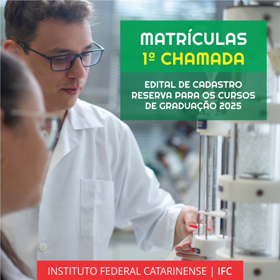 Card com imagem de uma mulher e um homem em um laboratório. Ambos vestem jalecos brancos. No lado direito da figura, em um quadrado verde, está o texto: "Matrículas 1ª chamada. Edital de Cadastro Reserva para os cursos de Graduação 2025". No rodapé, há uma faixa vermelha com a assinatura do Instituto Federal Catarinense.
