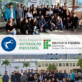 A imagem é composta por duas fotografias empilhadas verticalmente com um banner central entre elas. No banner central há o logotipo do curso Técnico em Automação Industrial Integrado ao Ensino Médio e do IFC campus São Francisco do Sul. As fotos mostram estudantes do terceiro ano do curso Técnico em Automação Industrial Integrado ao Ensino Médio do IFC campus São Francisco do Sul, e os servidores do campus Daiane Corrêa da Silva, Fábio Pedrotti Terra, e Robson Cristhian Henkel durante uma visita técnica à empresa ArcelorMittal. Foto Superior: O grupo de estudantes e servidores posa para a foto em um ambiente interno da empresa. Ao fundo, há um grande painel com a imagem aérea do complexo industrial da ArcelorMittal Vega e o logotipo da empresa no canto superior direito. O local tem paredes brancas e janelas de vidro com moldura de madeira, que deixam entrar bastante luz natural. Algumas pessoas estão agachadas na frente, enquanto a maioria está em pé, formando uma grande fileira. Foto inferior: Outra foto do grupo, desta vez tirada em área externa, com grama verde em primeiro plano e o prédio da indústria ao fundo. A mesma turma aparece reunida em frente ao edifício da ArcelorMittal, agora em um espaço aberto, com árvores e palmeiras ao redor. O grupo também está posicionado com algumas pessoas agachadas na frente e outras em pé atrás.