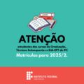 Imagem quadrada com fundo verde na parte superior e uma faixa vermelha na parte inferior. No topo da imagem, há uma ilustração colorida de um livro aberto, um caderno fechado e uma caneta. Abaixo da ilustração, em destaque com letras grandes e pretas, está a palavra "ATENÇÃO". Em seguida, em letras menores e pretas, lê-se: "estudantes dos cursos de Graduação, Técnicos Subsequentes e EJA-EPT do IFC". Abaixo, em letras brancas e grandes: "Matrículas para 2025/2." Na faixa vermelha inferior, está o logotipo do Instituto Federal Catarinense (IFC)