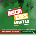 card com fundo verde, com a imagem de 4 pessoas. Eles estão com óculos de proteção e observam um equipamento. No card está escrito: inscrições abertas. Cursos técnicos integrados ao ensino médio - 100% gratuitos. Inscrições até 19/09. Abaixo está o endereço eletrônico: ingresso.ifc.edu.br. Abaixo estão as logos do IFC e do Governo Federal