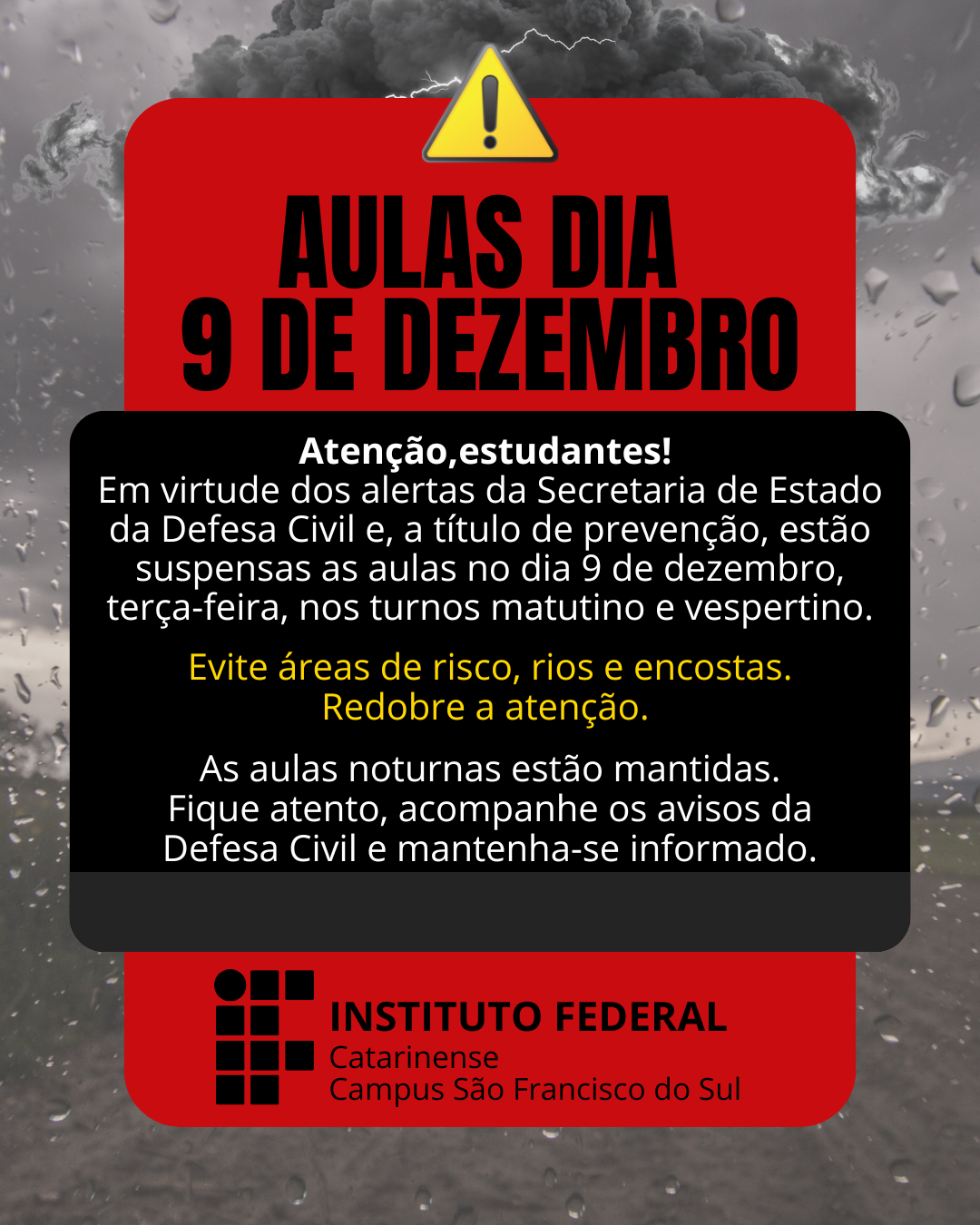 Card com fundo de chuva e nuvens escuras. No topo, um ícone de alerta amarelo e o texto em destaque: “Aulas dia 9 de dezembro”. No centro, aviso informando que as aulas dos turnos matutino e vespertino estão suspensas devido ao alerta da Defesa Civil, com orientação para evitar áreas de risco. No fim, o logo do Instituto Federal Catarinense – Campus São Francisco do Sul e a informação de que as aulas noturnas estão mantidas.