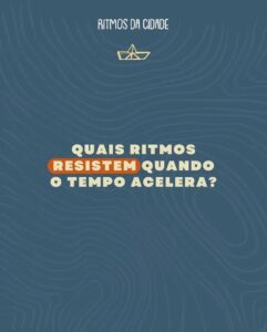 Card com fundo azul e ilustração simples de um barco no topo. Em letras grandes, a pergunta: “Quais ritmos resistem quando o tempo acelera?”, com a palavra “resistem” destacada.